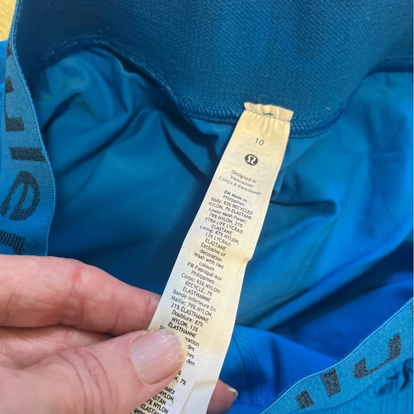 NWT Lululemon Logo Waistband HR shorts.  Size 10.  Color is Poolside. - Picture 5 of 6